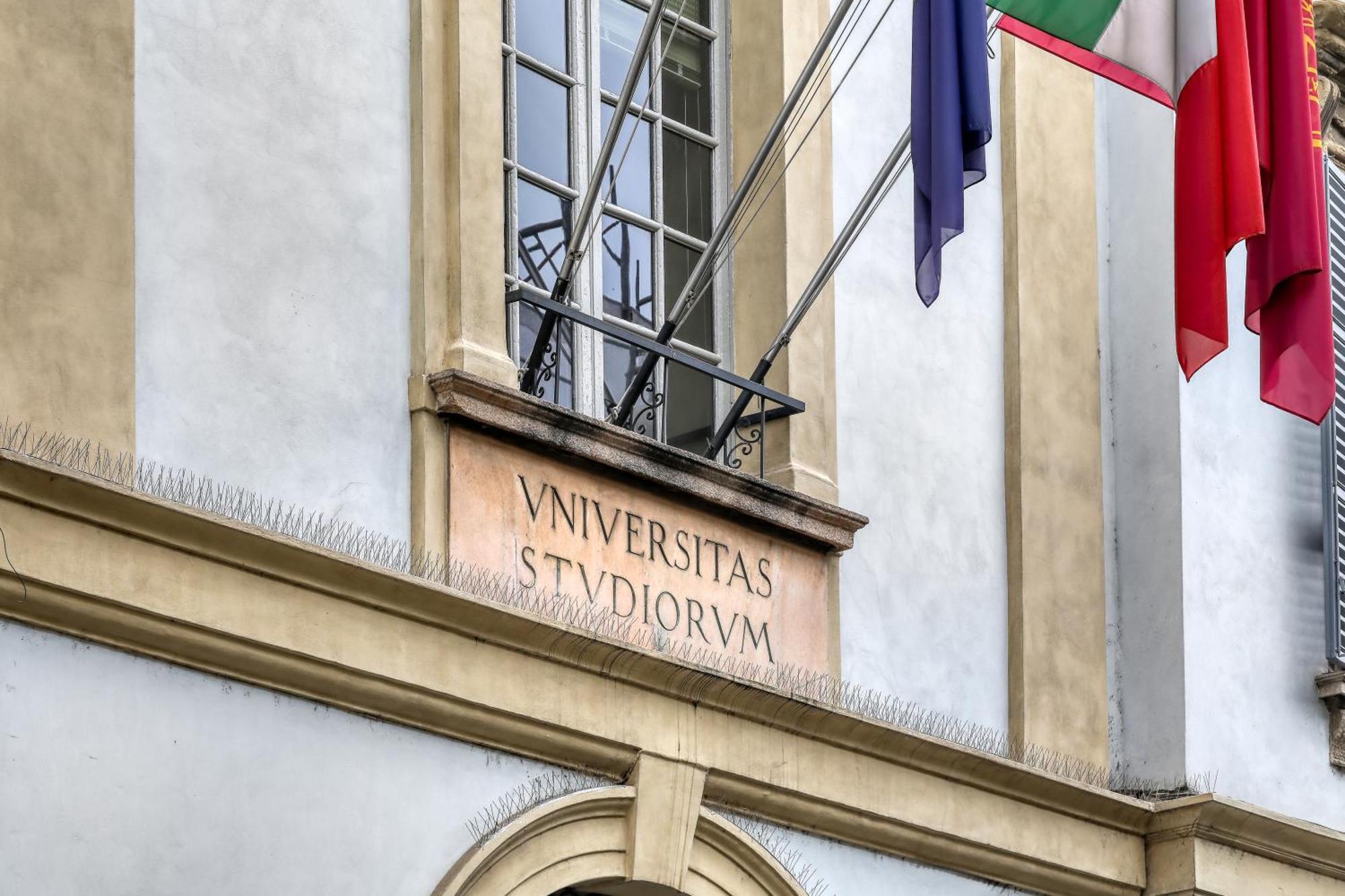 Angolo Di Corso Cavour - Ultimo Piano Centrale E Luminoso Pavia Dış mekan fotoğraf
